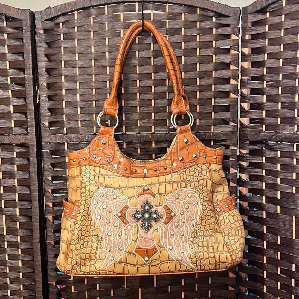 P & G Conceal & Carry Handbag Cross & Angel Wings